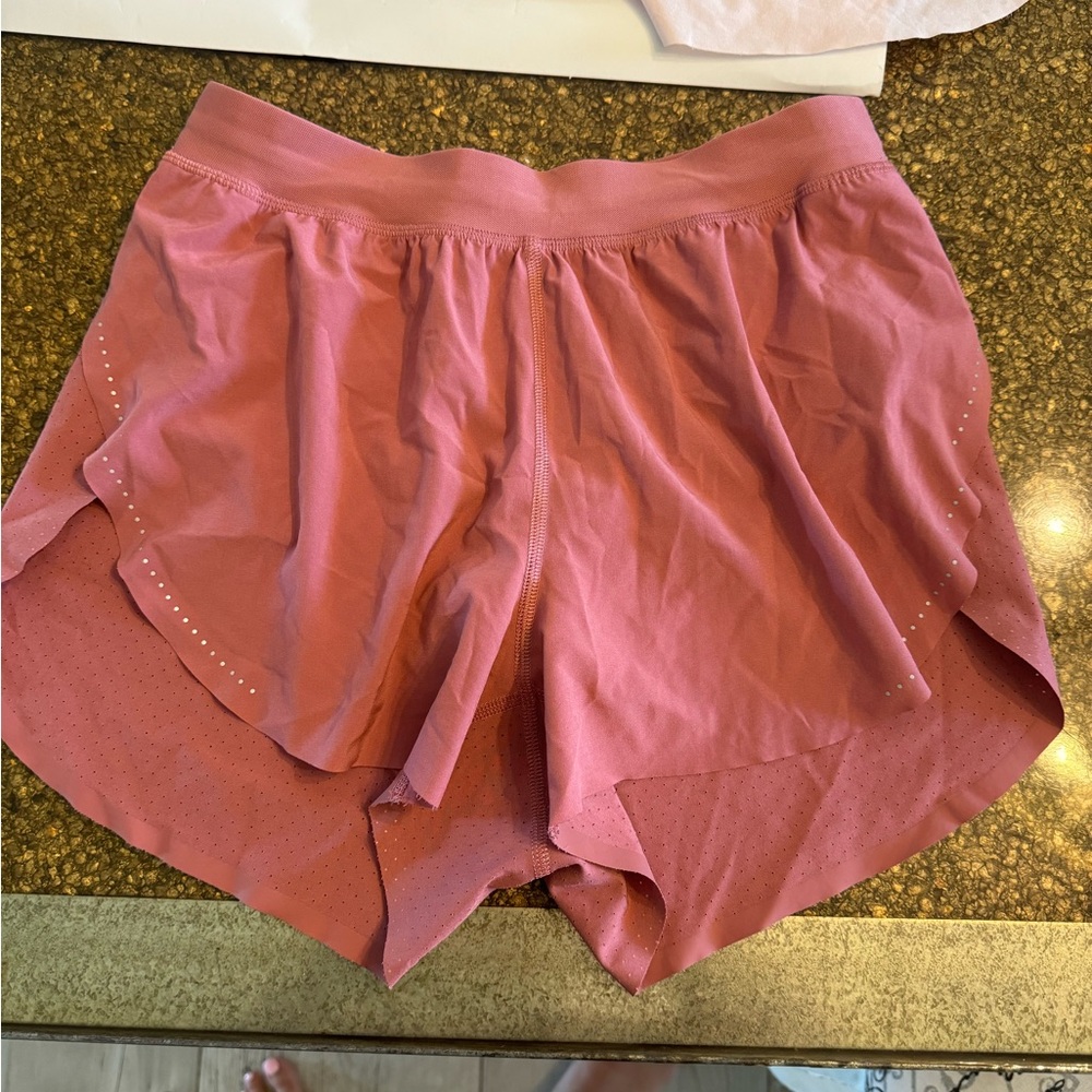 Lululemon Find Your pace shorts size 4